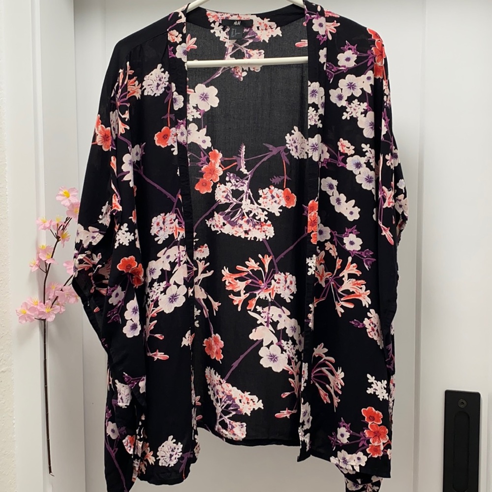3/$20 H&M Floral Kimono Cardigan Size S
